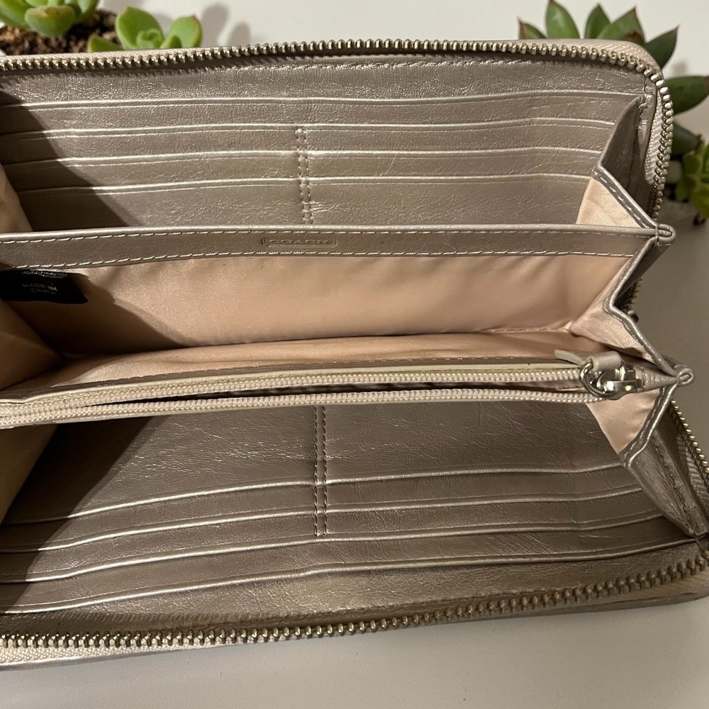 Coach Madison Zip Around Wallet Womens Large Metallic Champagne Pleated Leather - Picture 13 of 13